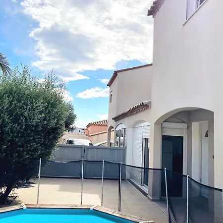 Maeva Avec Piscine Villa *
