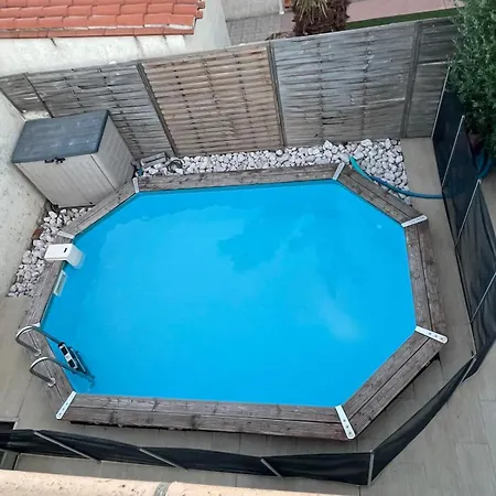 Maeva Avec Piscine Villa *